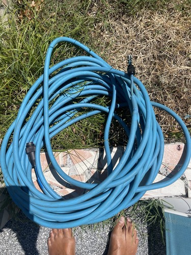 Câble flottant pour - pour, un