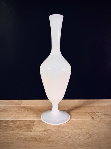 Vase opaline blanche signé - vase,