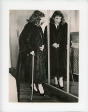 Cécile Aubry s'est foulé la cheville ! Vintage silver print Tirage argent