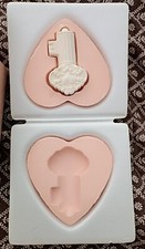 AVON 2 SAVON FORME DE COEUR +