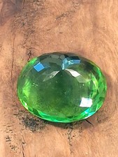 Moldavite Ovale Verte 270 ct