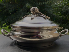 Splendide Légumier en argent massif de Style rocaille et décor Artichaut.