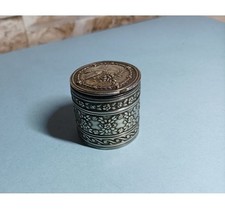 Jolie et Ancienne Boîte à