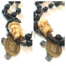 Chapelet Memento Mori XIXe siècle – crâne et tête du Christ sculptés en os