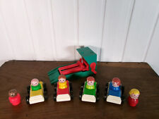 VINTAGE LOT 6 personnages 4 voitures 1 pont élévateur FISHER PRICE 1976
