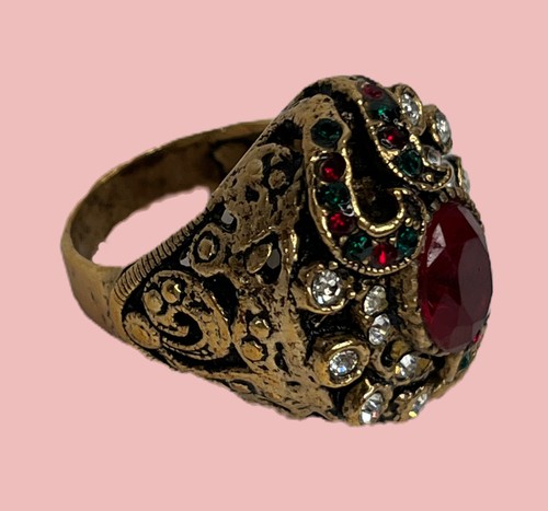Bague style victorien ornée