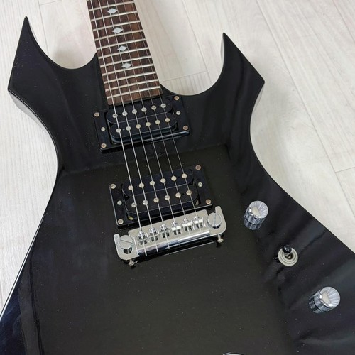 Guitare électrique noire - b.c.,