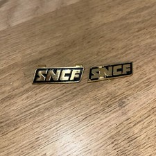 Lot De 2 Anciennes Insignes Badges Casquette Et Veste Contrôleur SNCF