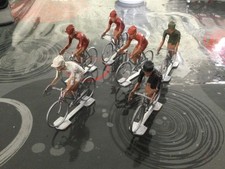 Lot de 6 cyclistes miniatures  - Ech1/32 - Cycling figure