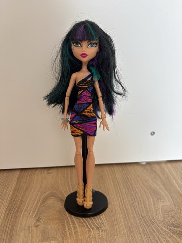Cleo denil monster - -,