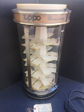 Zippo grande vitrine tournante de magasin avec éclairage année 70 Hauteur 61 cms