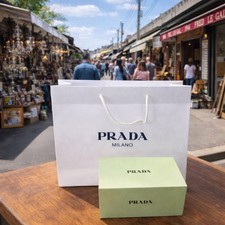 Boite  Prada  avec fermeture