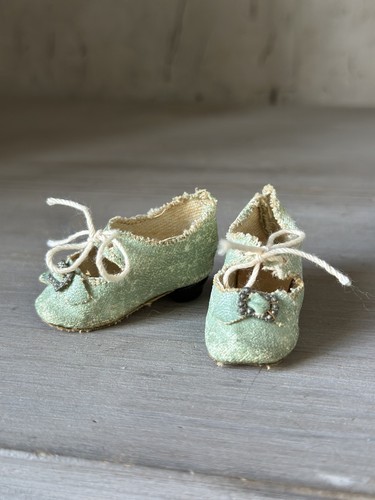 Chaussures aux talons petite - aux,