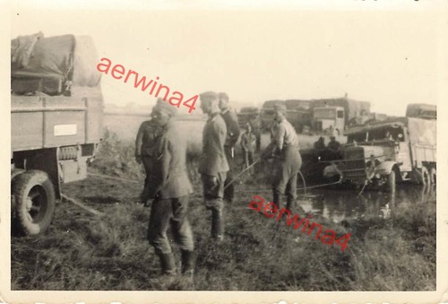 Des soldats allemands tirent