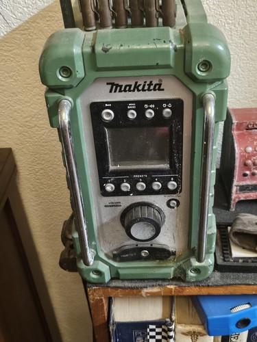 Makita bmr100 jobsite fm - makita, am/fm