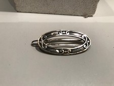 Ancienne barrette broche cheveux en métal argenté ciselé vers 1920