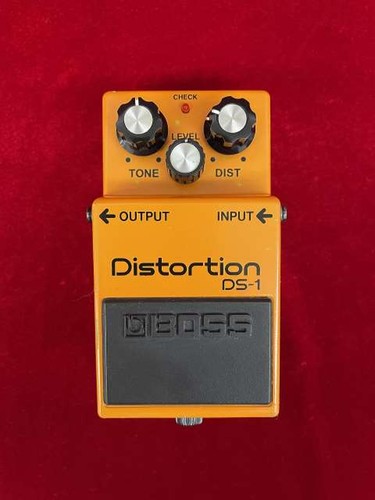 Boss distortion pedal - ds-1,