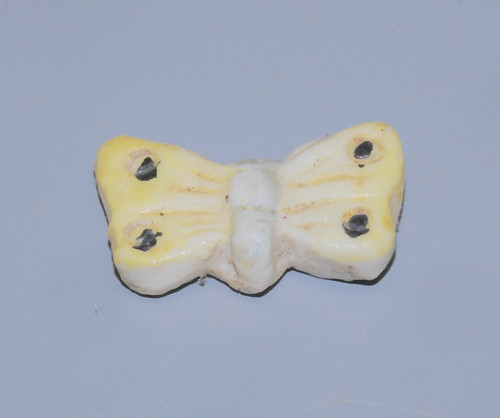 Ancienne feve papillon jaune - feve,
