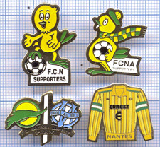 Lot 4 Pin's club Football FC