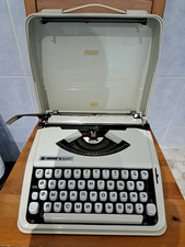 Machine à écrire Russe