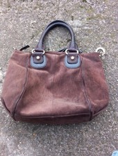 Sac à main guess femme marron porté main 