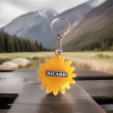 Superbe ancien porte clés ricard en plastique Mou