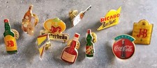 Lot 1: 10 pin's  Boissons Alcools bouteilles Pastis Ricard Whisky JB etc... C33