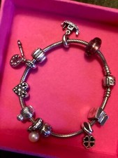 Magnifique bracelet Pandora avec Charm's!