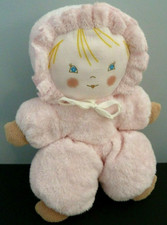 Q4. DOUDOU PELUCHE AJENA POUPEE FILLE ROSE GRELOT 23cms - EXCELLENT ETAT