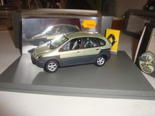 UNIVERSAL HOBBIES- 7711224102- RENAULT Scenic RX4 " Aigle" gris 2002