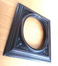 Cadre ancien en bois sculpté