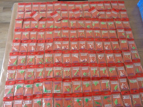 Lot 140 paquets - 25, perles