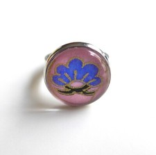 Bague ronde, au motif de fleur