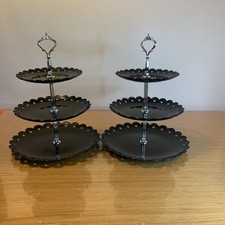 Lot De Deux Présentoirs À Gateaux Trois Etages  Ref 2s