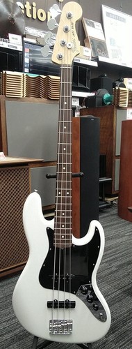 Guitare basse électrique