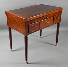 Coiffeuse homme Louis XVI en acajou de cuba estampillée Jean-Frederic Ratié à Pa