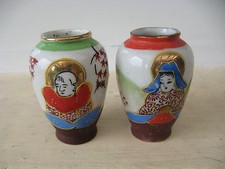 2 PETITS VASES SATSUMA Porcelaine Japonaise SUJET ASSIS 6,5 cm