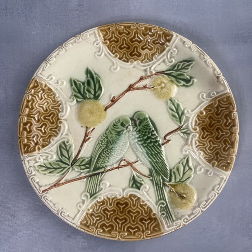 Assiette barbotine majolique