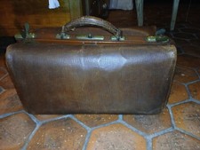 beau sac de médecin ancien en
