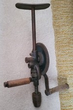 Ancienne perceuse main - ancienne,
