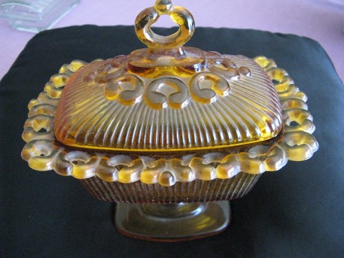 Bonbonnière verre moulé