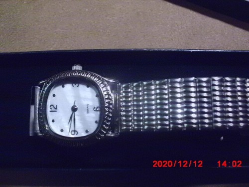 Brand new ladies avon quartz - new,