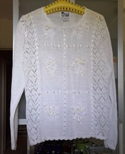 PULL BLANC  CHIC  AVEC PERLES
