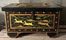 Ancien Coffre Indien En Bois Peint Thème Chasse Animaux Tigre Biches