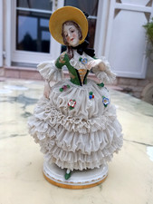 FIGURINE STATUETTE JEUNE FEMME