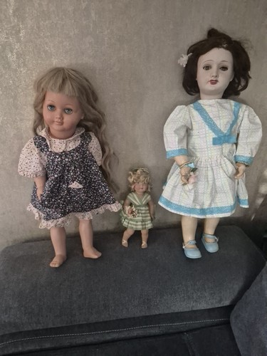 Poupées anciennes dont - anciennes, une