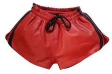 Short rouge en cuir vintage