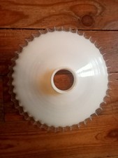 Abat-jour ancien en opaline blanc dentelé, lustre, suspension