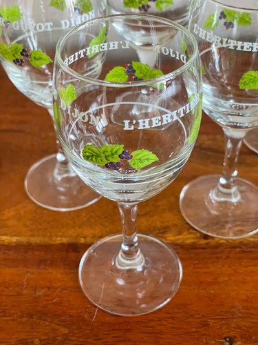 Verres pied cassis sirop - à,