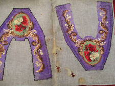 Paire de pantoufles anciennes ( XIXè) brodées main laine et soie sur étamine